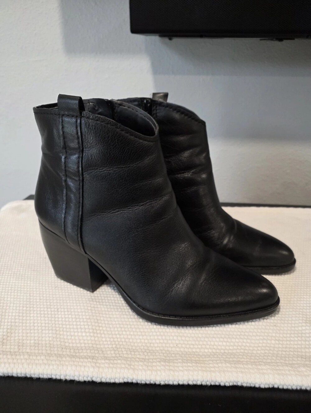 Naturalizer Women's Fairmont black leather ankle boots Size 8.5W
